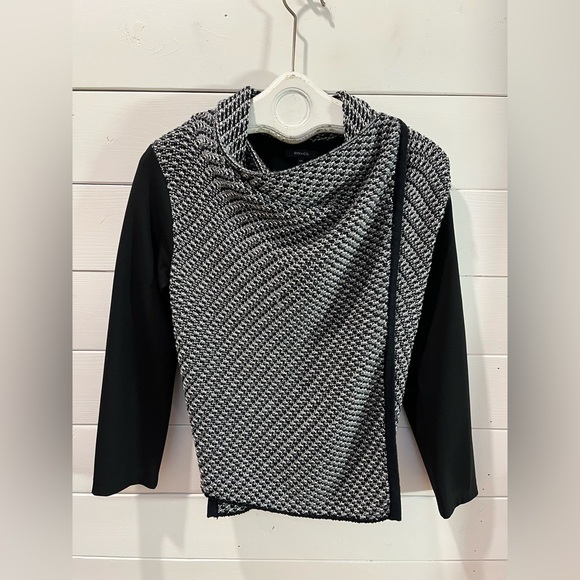 🖤 RW&CO – Textured Knit Drape-Front Top – Size M - Picture 10 of 10